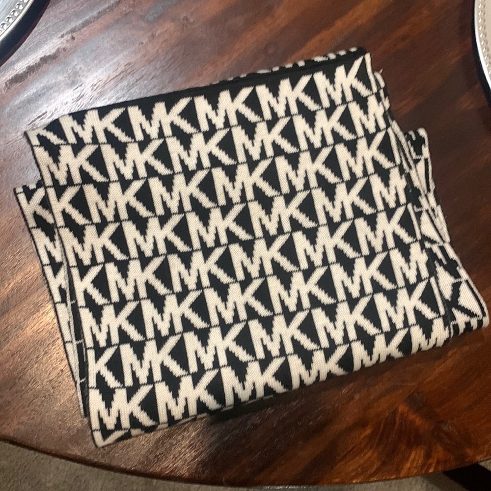 Michael Kors infinite scarf